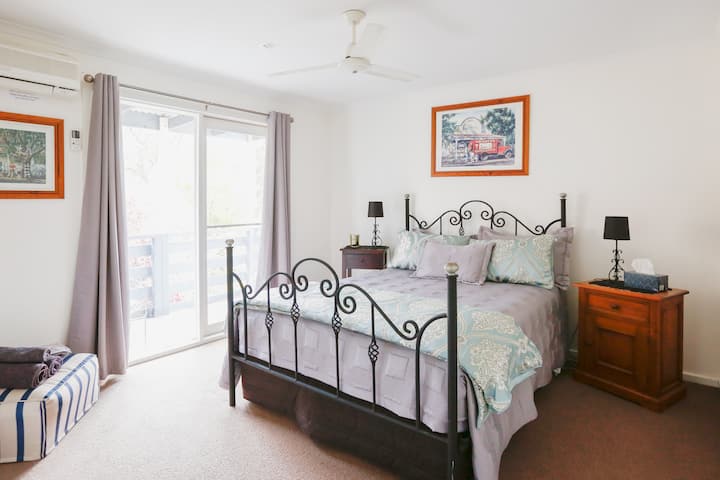 Krevet 1 ..  Siva soba