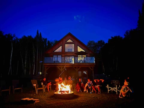 Hubbys Cove Lake House
