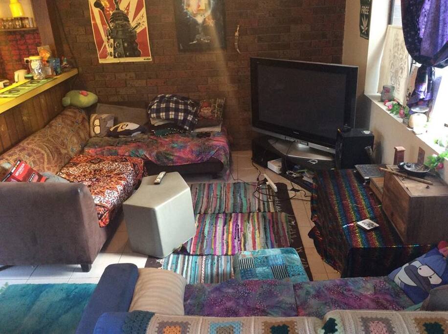 Lounge room/ chill area - with xbox, netflix and Nintendo 64
