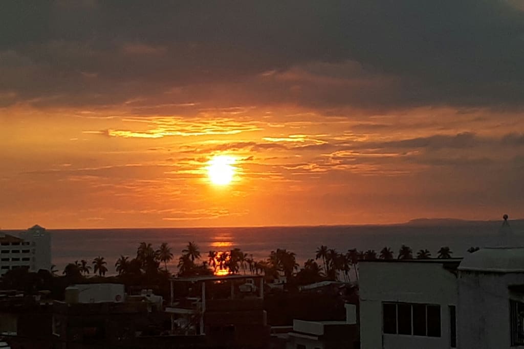 Este departamento se encuentra a solo 5 minutos de la Playa y la vista que ofrece desde tu terraza es única!