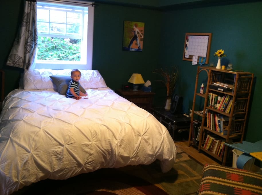 Queen sized bed and local trail guides and books to browse. (Baby not included)