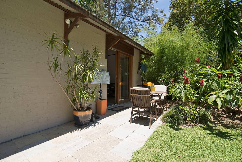 Entry with outdoor table