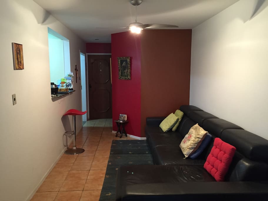 Sala de estar sem televisão.