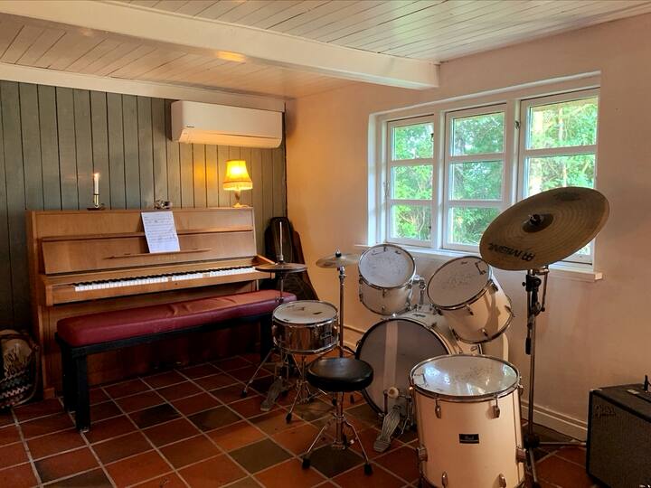 Ფორტეპიანო, დასარტყმელი საკრავები და ბასი