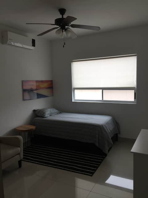 Cuarto privado en casa amueblada de San Nicolas