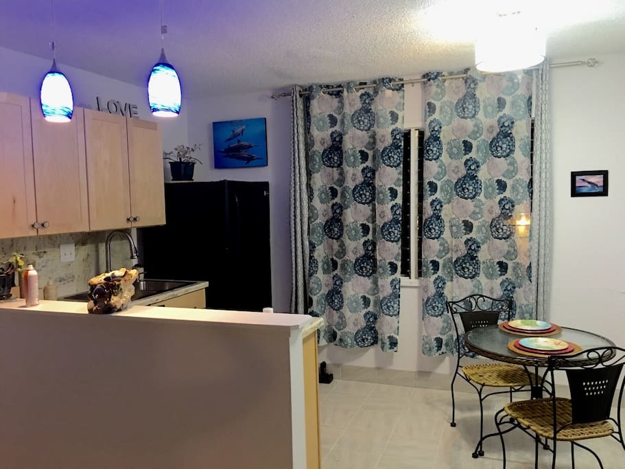 Kitchen with seating area