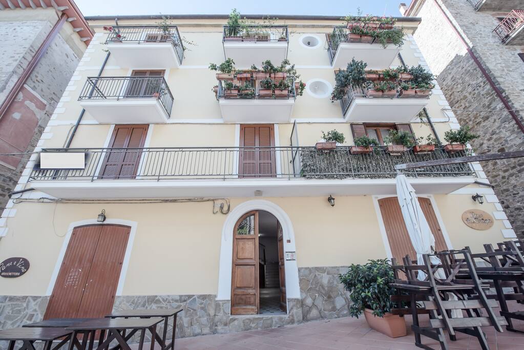 L'edificio visto dall'esterno