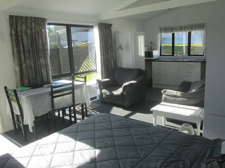 Street of trees Whangamata Guesthouses for Rent in Whangamata