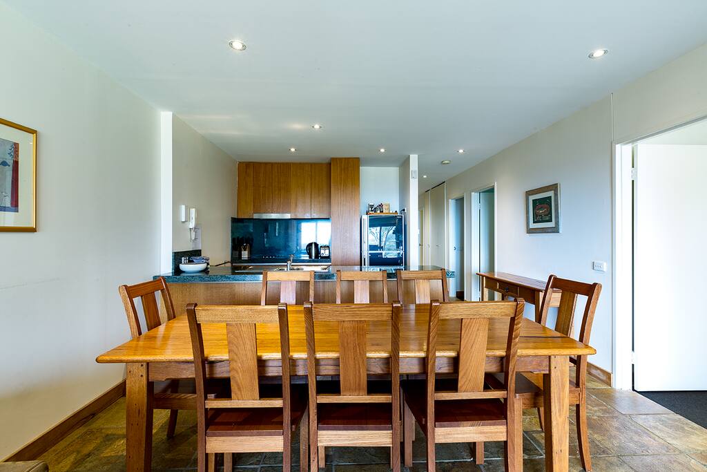 Open plan dining/kitchen