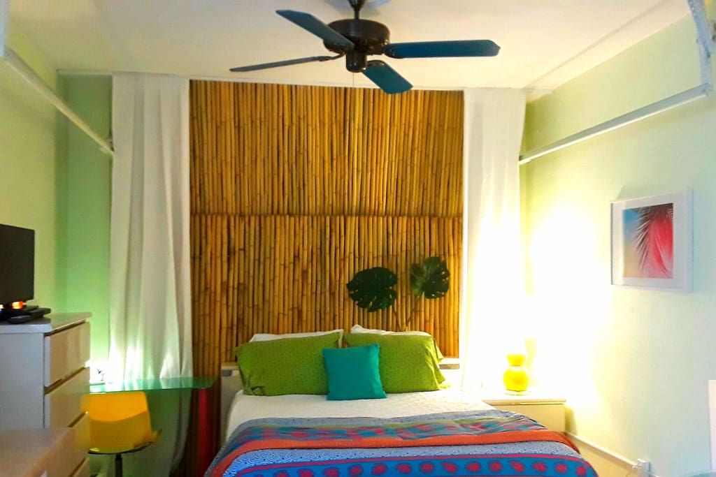 Queen bedroom suite with ceiling fan