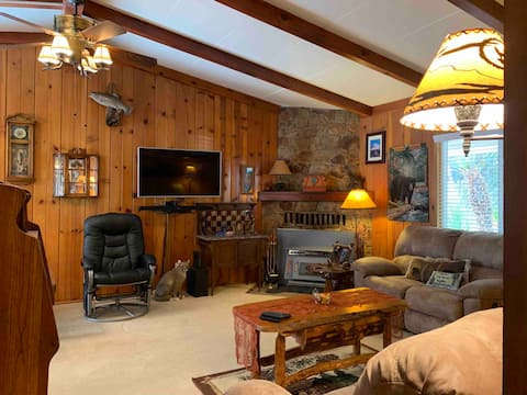 Successful Airbnb property: Kernville - walk to River Kern & Downtown in Kernville