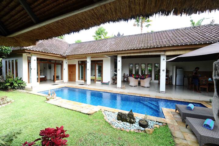 Villa Mimpi-Luxury and great views.