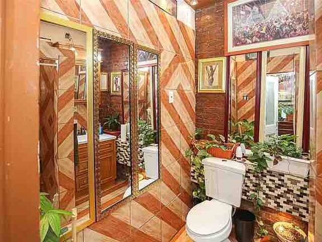 Kings Land! gallery image 4