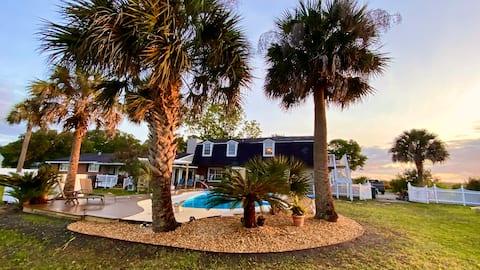 Sunrise Estate sleeps 23