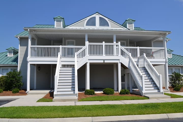 Holden Beach Golf course Condo w/ beach access