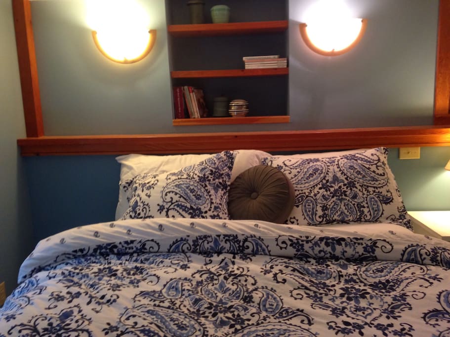 King sized pillows! 100% Cotton Lux Sheets!