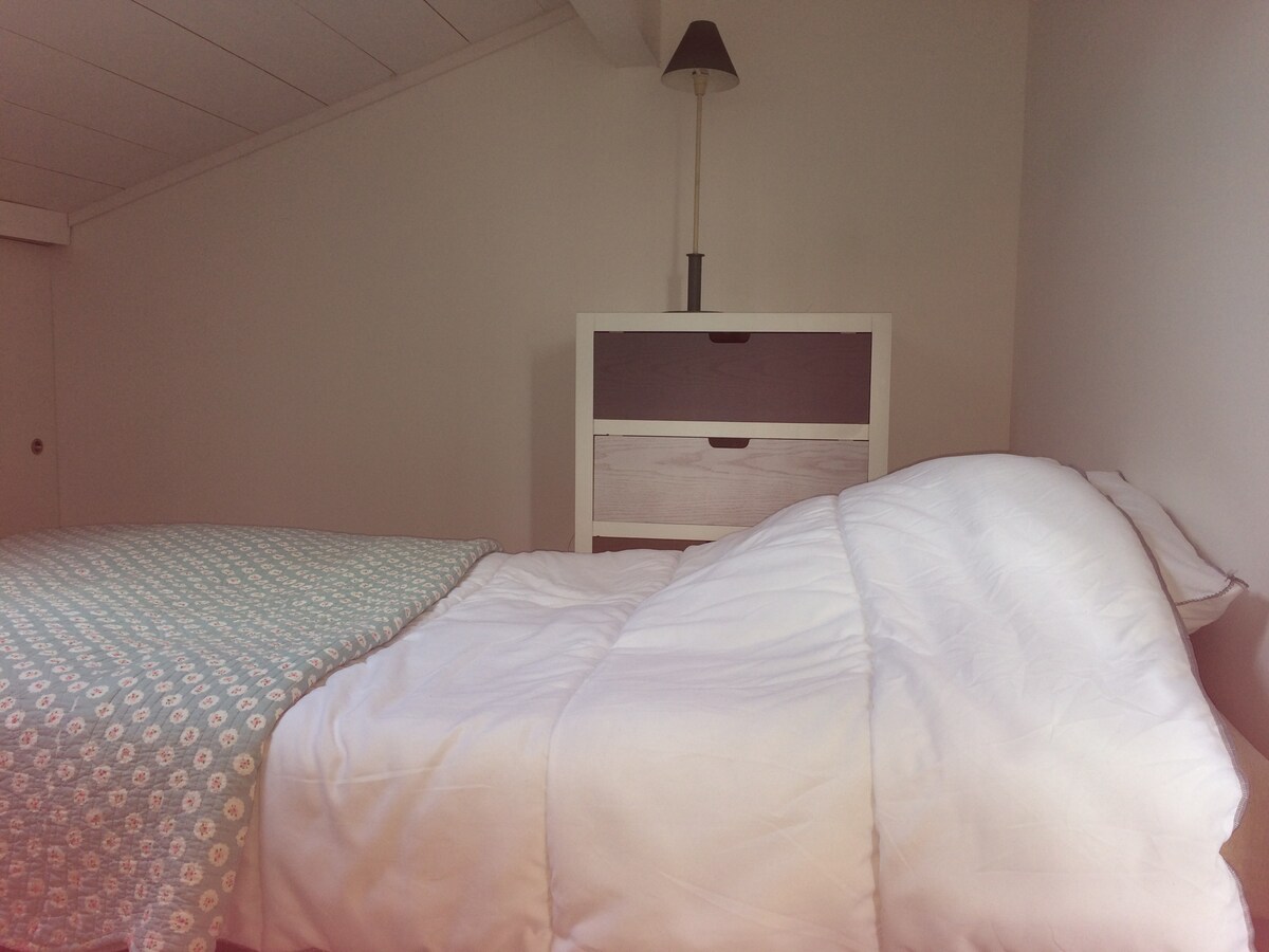 חדר שינה 3 (קומת ביניים)