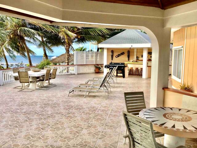 Beachfront 4BR (2+ kings), private pool, views! gallery image 5