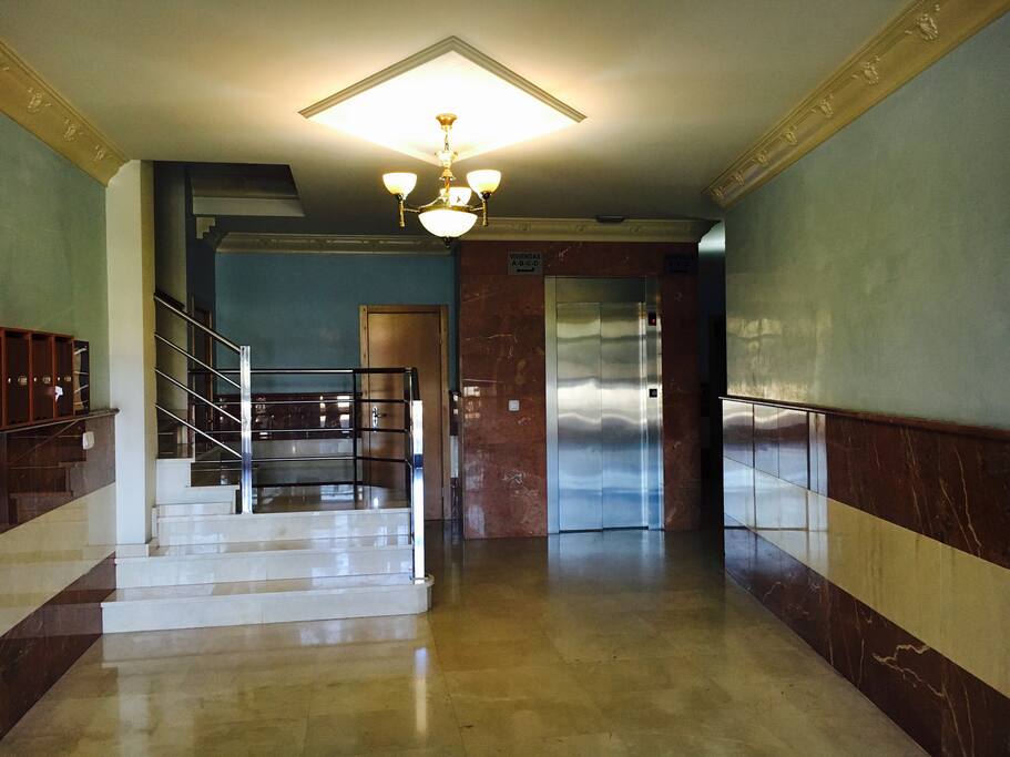 Ascensor / Elevator