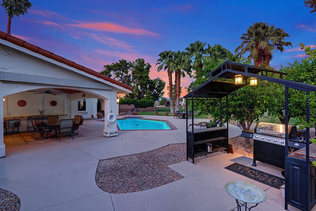 Enjoy the sunset while you BBQ - Oranj Palm Vacation Homes