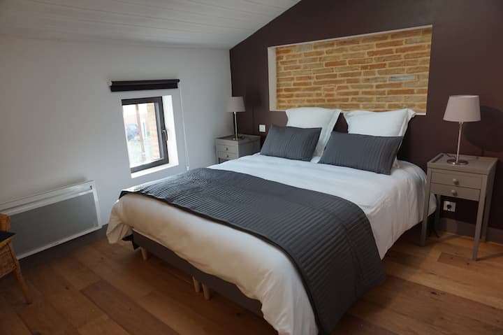 Ghorofa ya 1: Chumba cha kulala cha 1 - Kitanda cha ukubwa wa malkia (sentimita 160 * sentimita 200)