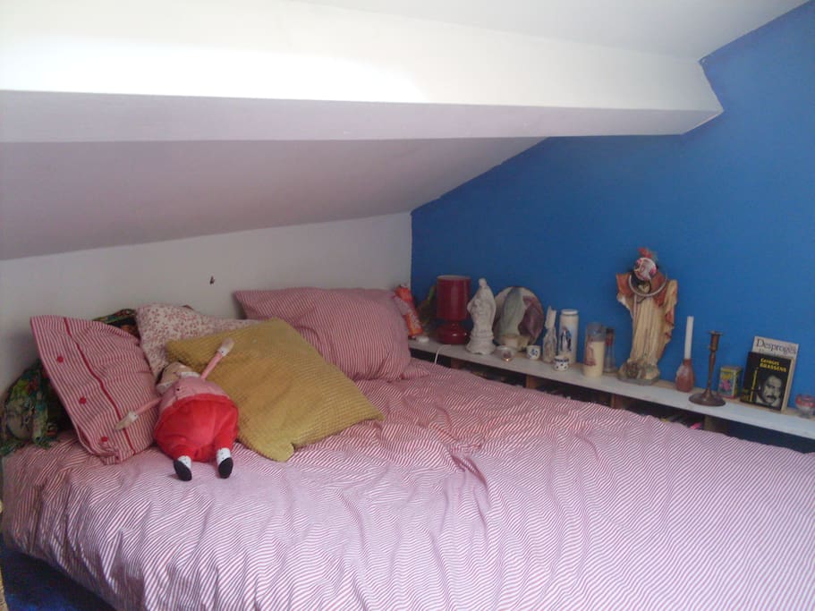 Big bed and good dreams ...