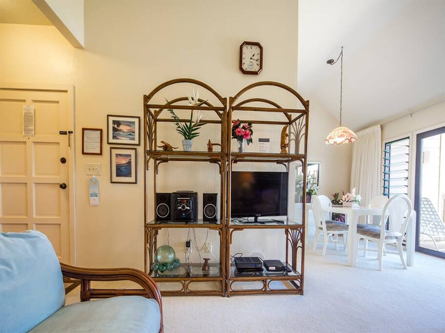 kaha-lani-1br-ocean-view-205-living-room-02.jpg
