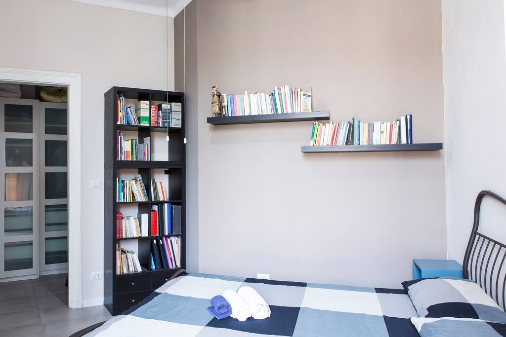 libreria a disposizione per consultazione libri
