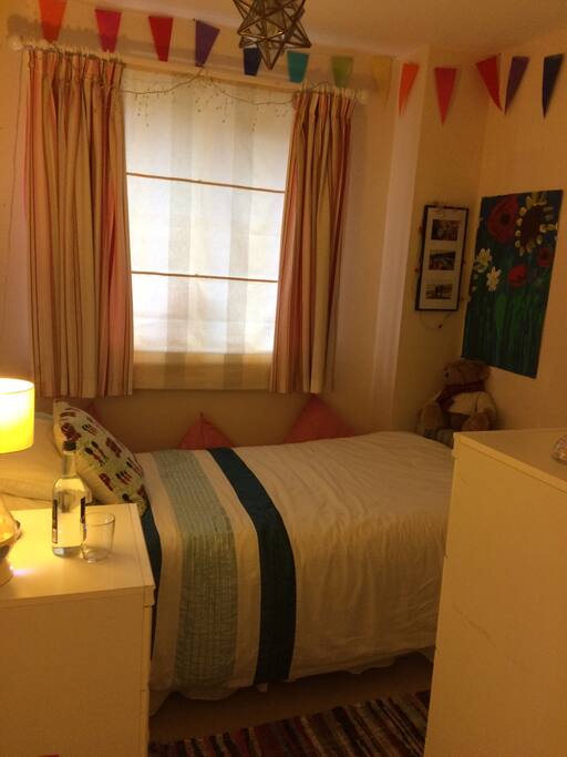 Secondary smaller room.