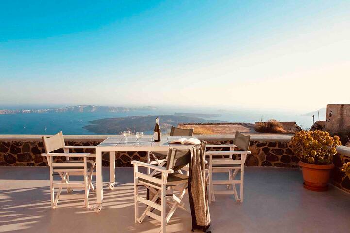 Private Villa for 6 with caldera view gallery image 3