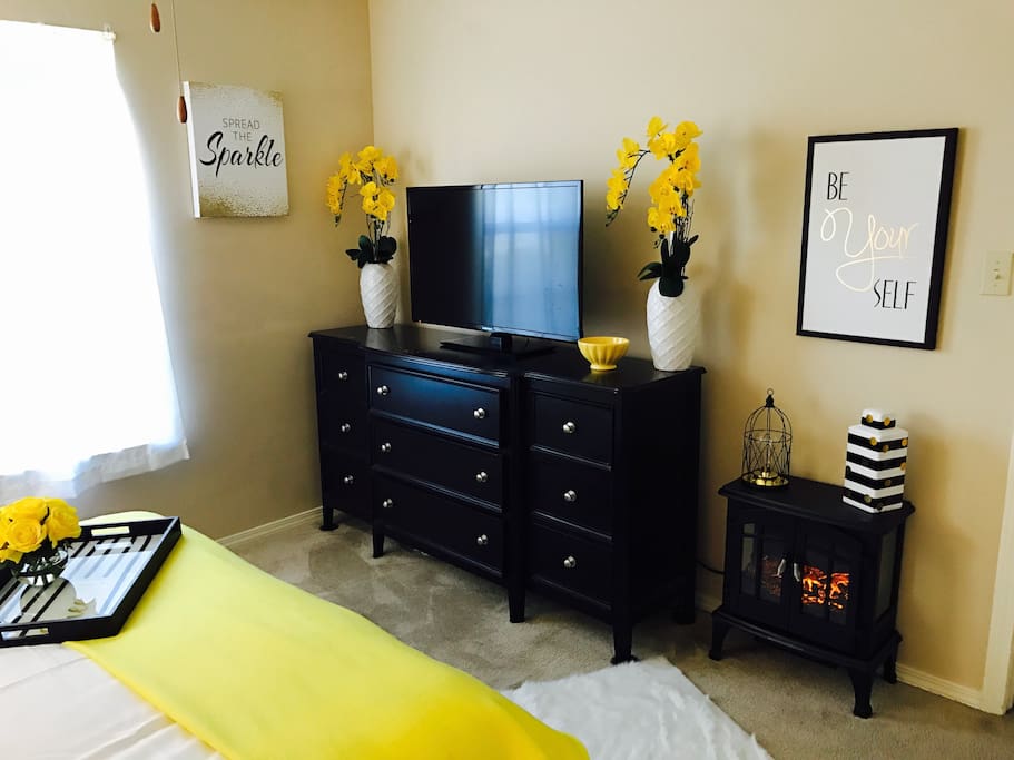 Plenty of storage for unpacking and there's a nice large walk-in closet.
You'll also find a cute little electric fireplace, for those chilly nights or those warm Florida nights. Or just for the ambience of the fire without heat.
;-)
