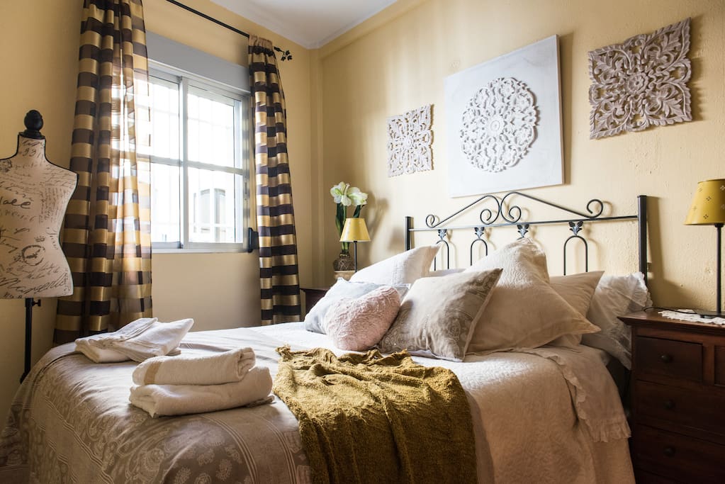 Dormitorio principal/double bed bredroom.