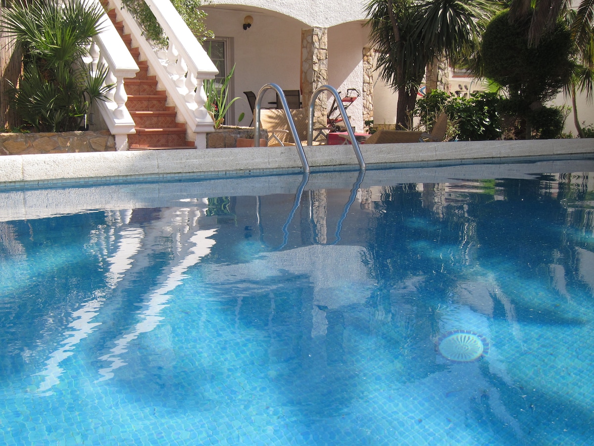 Top performing Airbnb: Apartment in Casa Oasis D2 in Castelló D'empúries