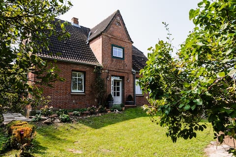 Hygge House at the sea with garden and fireplace