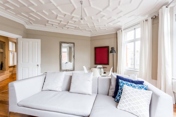 Stylish & Incredible Location gallery image 5