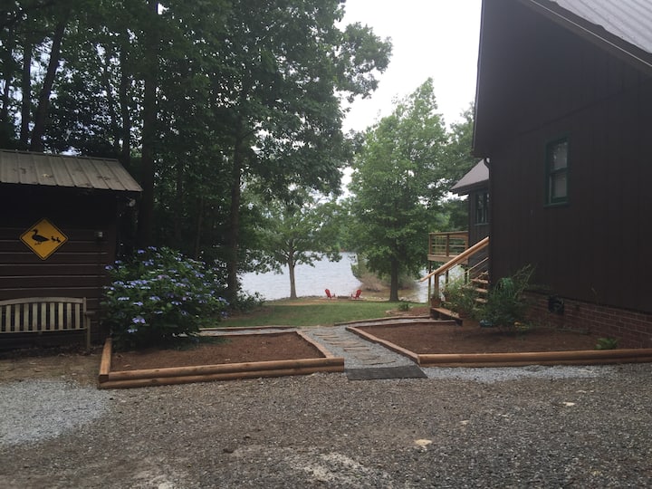 Lakefront Charming Cozy Cabin with Deep Water Dock Cabins for Rent in Troutman, North Carolina