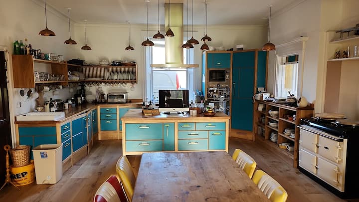 Kitchen and dining table