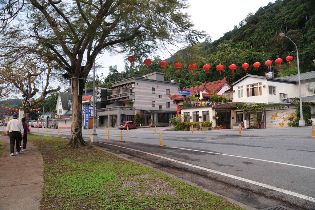 民宿就在鯉魚潭畔
