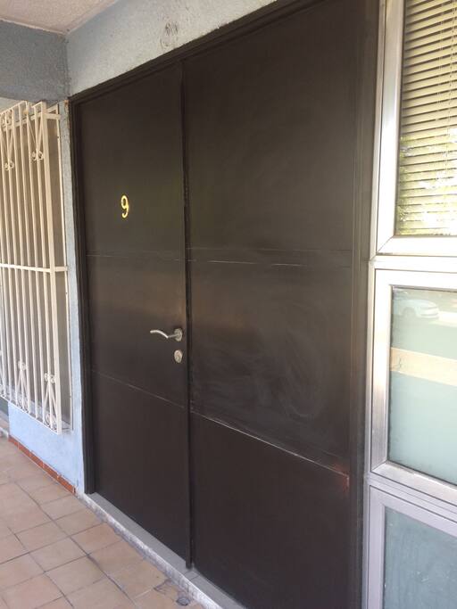 Entrada/ Front door