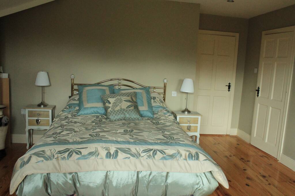 A room with a view of Brandon Mountain , beach 5 mins away Dingle closeby