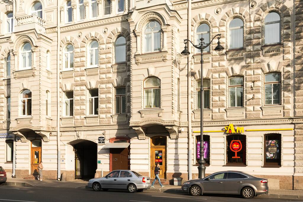 Наше крылечко. Здесь я встречаю гостей