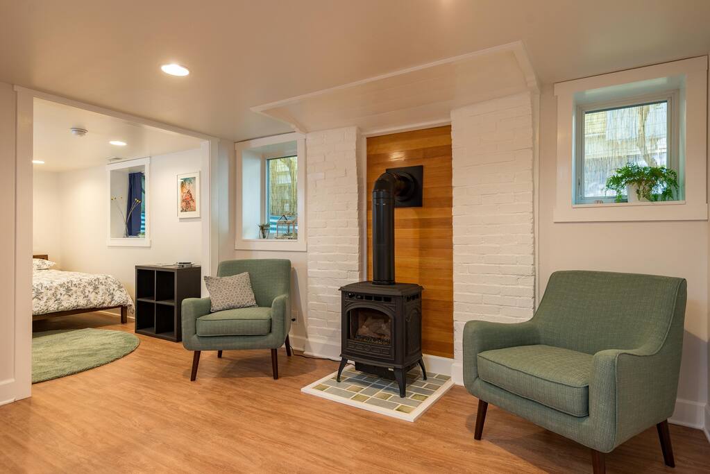 Cozy gas fireplace.