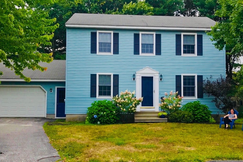 A blue house on a cul de sac, 5 minutes from the Portland peninsula.