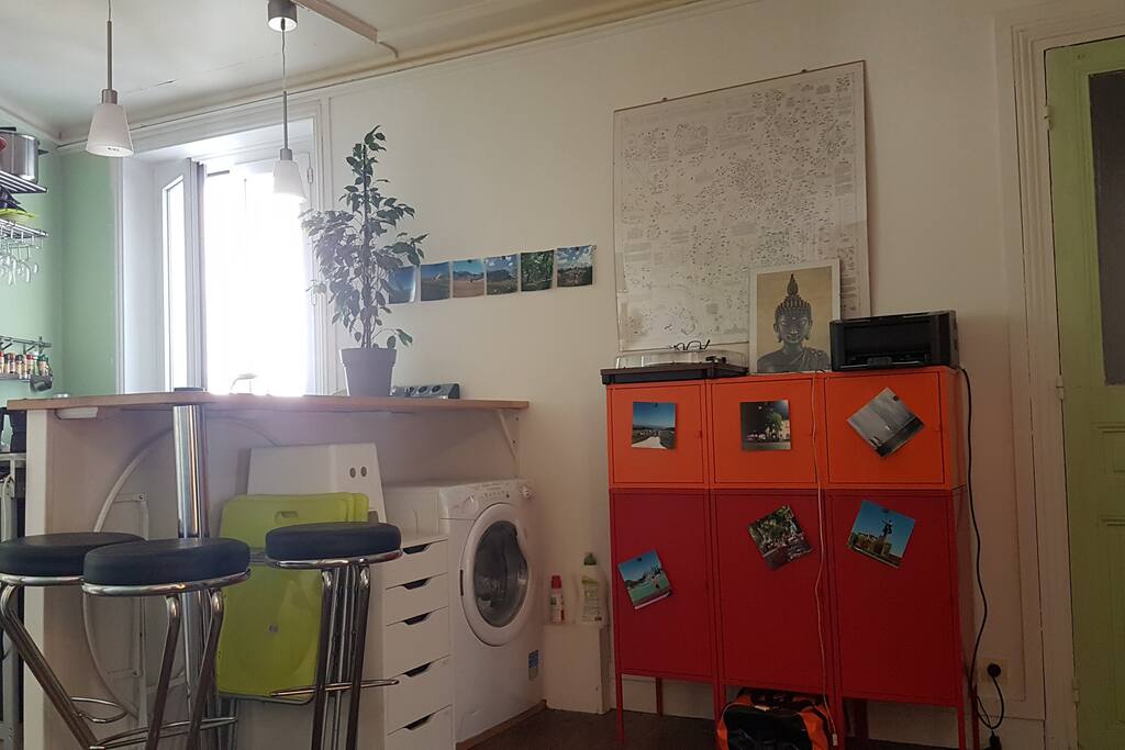 Salon avec cuisine américaine