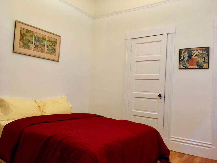 Comfy big bed & plenty of closet space