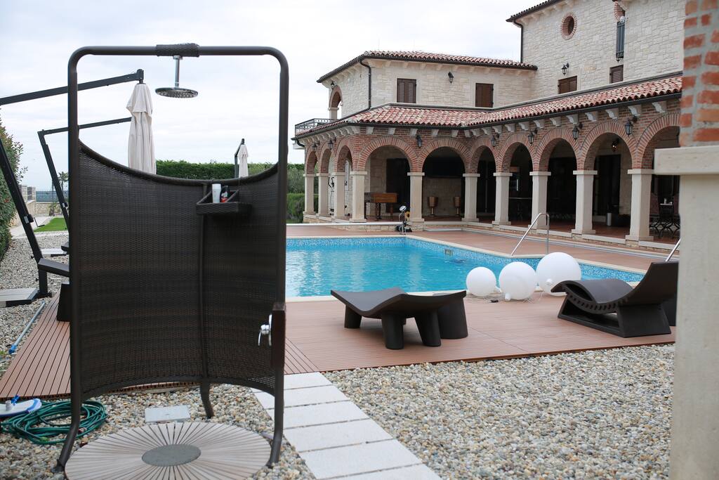 Convenient pool side shower