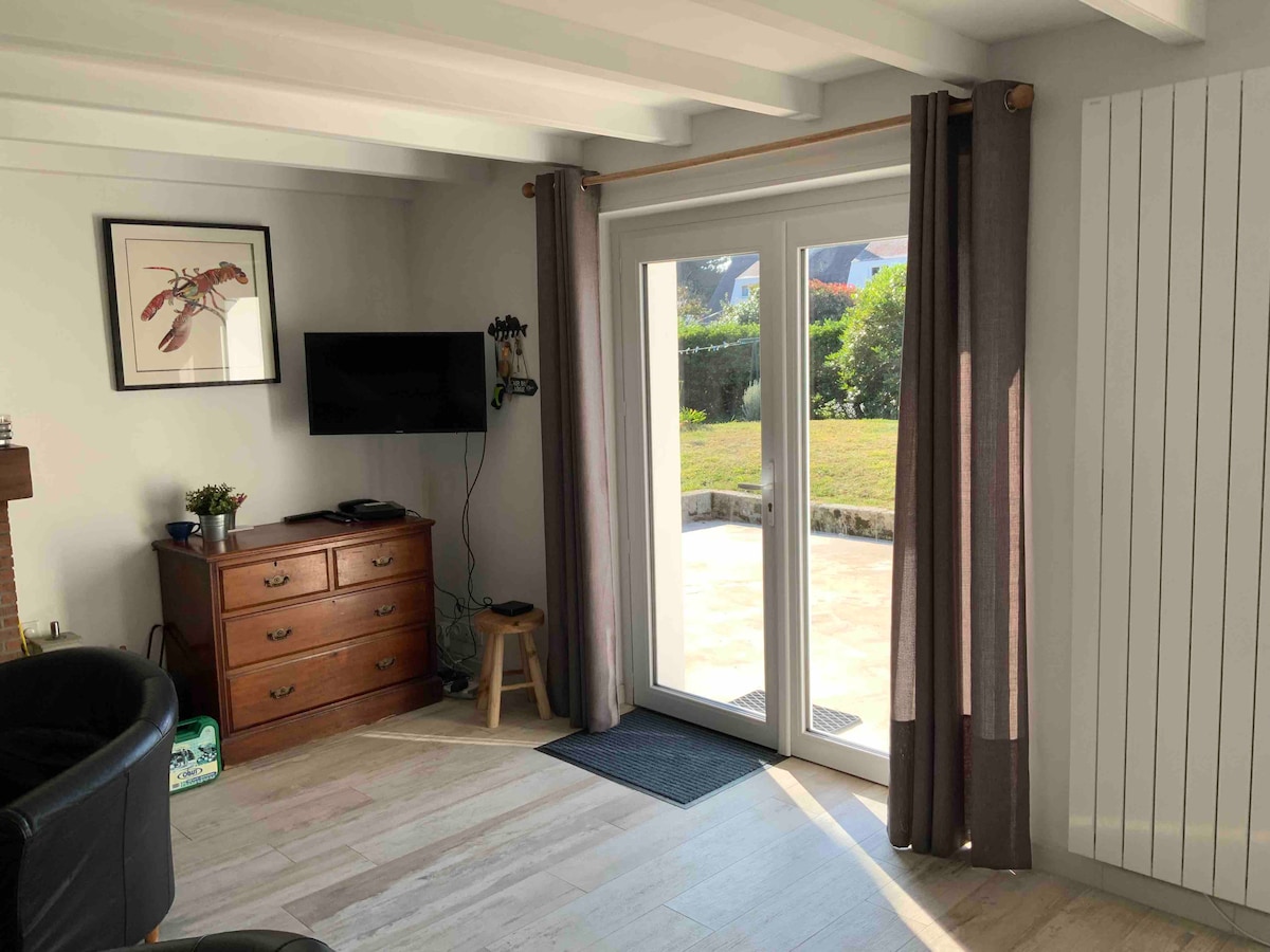 Successful Airbnb property: Charming little house by the sea in Trégunc