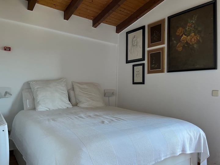 Საძინებელში ორადგილიანი საწოლი 160