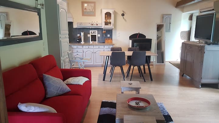 Na eneo dogo la kukaa, kitanda cha sofa, godoro zuri