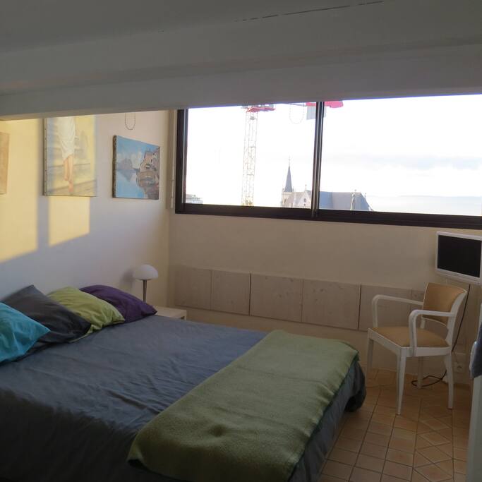 la chambre principale (lit 2m x 1m60)
